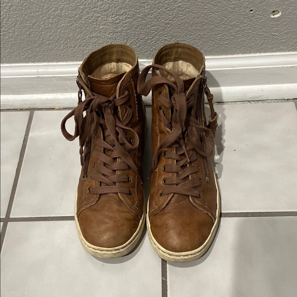 Ugg brown leather blaney trainer with tassel size 8 women’s